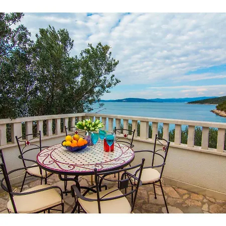 Villa Stunning 7-bed In With Pool *