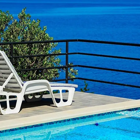 Stunning 7-bed In With Pool * Maslinica