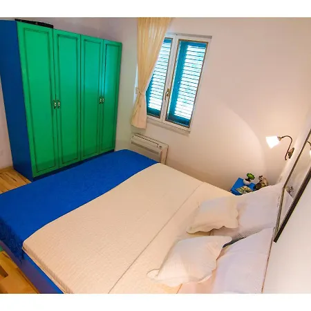 Stunning 7-bed In With Pool * Maslinica