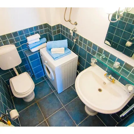 Stunning 7-bed In With Pool * Maslinica