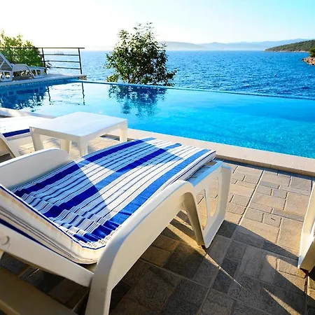 Stunning 7-bed In With Pool