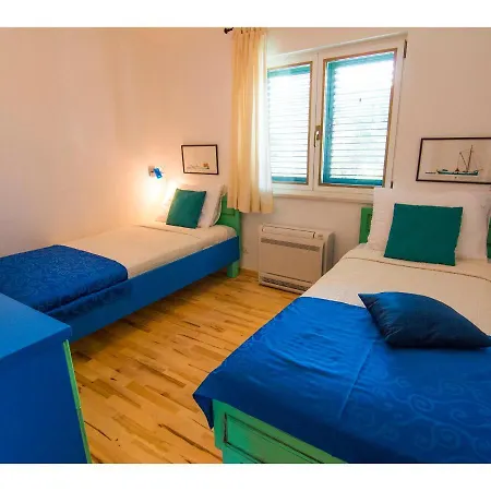Stunning 7-bed In With Pool Maslinica