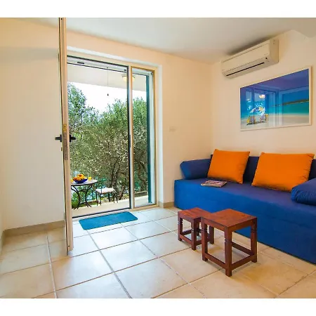 Villa Stunning 7-bed In With Pool Maslinica