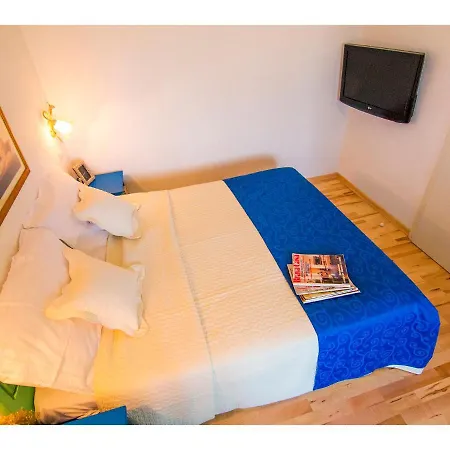 Stunning 7-bed In With Pool *