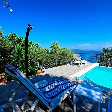 Villa Stunning 7-bed In With Pool